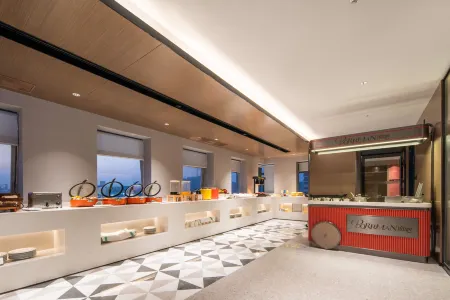 Borrman Hotel (Nanchang West Station North Square Subway Station) Отели рядом с достопримечательностью «CPC Nanchang Committee Party School»