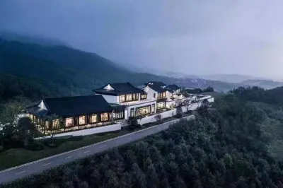 Zangma Mountain, Yunming Villa Отели рядом с достопримечательностью «Адо-Цвета»