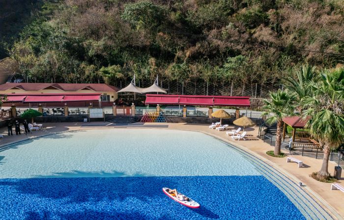 Yuanshi Buluo Wild Hot Spring Resort