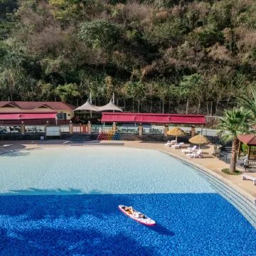 Yuanshi Buluo Wild Hot Spring Resort