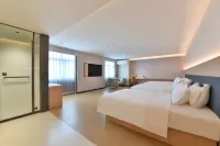 Bolin Hotel Beihai (Beibu Bay Plaza Branch) Hotels near Xianhuo Market (Dijiao Middle Road)
