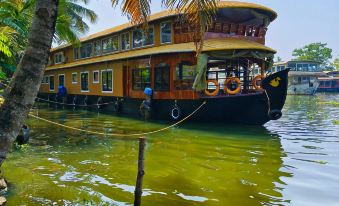 Vinayak House Boats