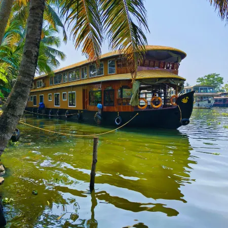 Vinayak House Boats Отели рядом со станцией Chengannur