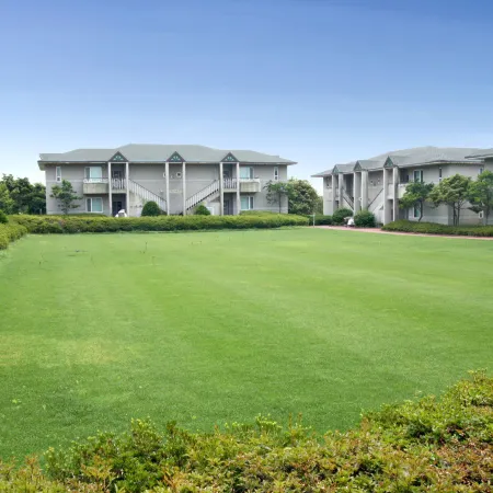 JEJU RAON GOLF CLUB VILLAGE Отели рядом с достопримечательностью «Ботанический сад Панлимвон»