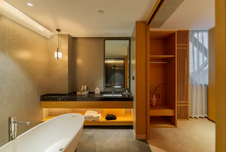 Quanzhou Grand Temple Hotel (West Street Kaiyuan Temple Branch) Отели рядом с достопримечательностью «Quanzhou University of Information Engineering»