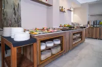 Grand Clover Hotel - breakfast