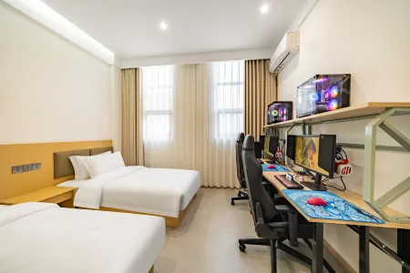 Yunjing E-Sports Hotel (Fengjie County High-Speed Rail Station) Отели рядом со станцией Fengjie Railway Station