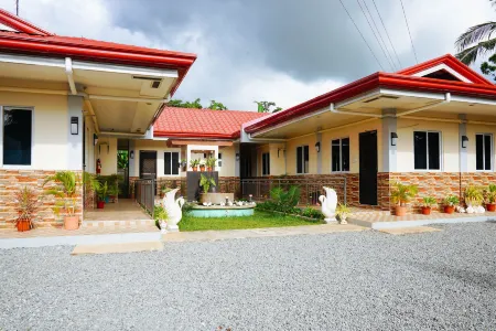 AJ Residences Apartelle Camotes RedPartner Отели рядом с достопримечательностью «Sto. Nino Church»