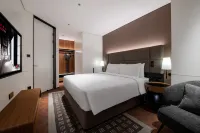 Intercity Serviced Apartment Shanghai Xujiahui Central Отели рядом с достопримечательностью «Китайский Восточный Политехнический Университет (Колледж Сюй-Хай)»