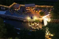 Streamscape · Aqua Haven Poolside Retreat