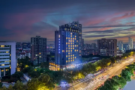 Rezen Hotel Fortune Jiaxing Отели рядом с достопримечательностью «Jiaxing University (North Campus)»