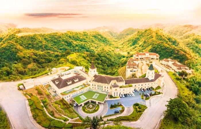 Twin Lakes Hotel near Tagaytay