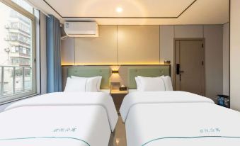 JunYue Apartment (Guangzhou Wushan Subway Station)