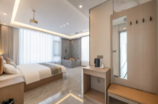 Beijing Yanxi Yuejing Hotel (Yanqi Lake Scenic Area Huairou North Station) Hotels in Yanqi Lake/Hongluo Temple area