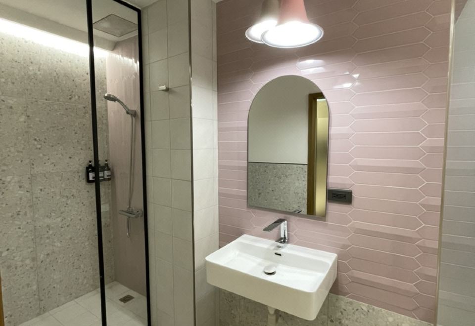 5. 8 도어 게스트..