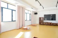 Dunhua Zhongcheng Folk Custom Hotel