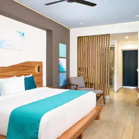 Cristalino Lagoon Front Hotel, Restaurant & Spa