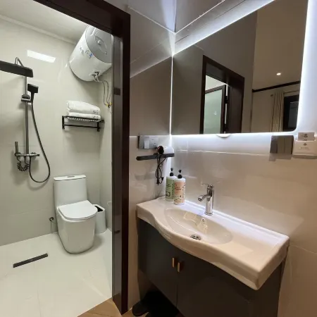 "Lingshi Dongwang Residence (Wang Family Courtyard Lodge