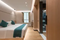 A small courtyard in silence