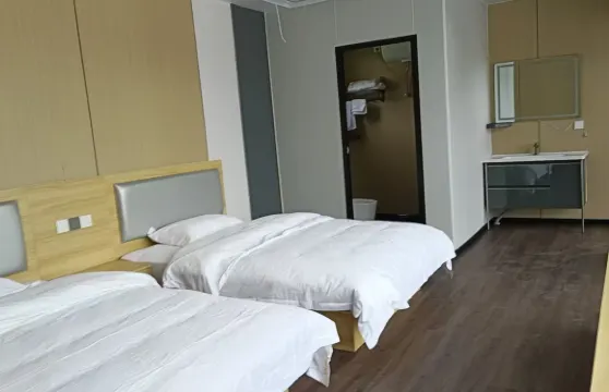 尼勒克石榴籽客棧（喬爾瑪服務區店）