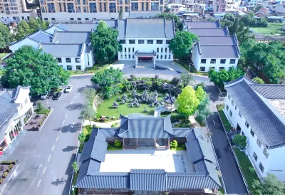 廣南桃花源大酒店 鄰近句町古國小十景的酒店