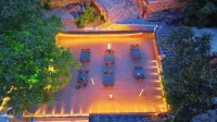 Yunlu Mountain House Hotel