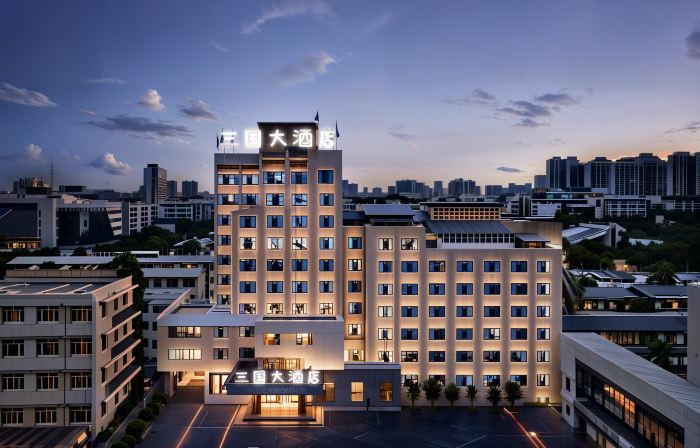 Xuchang Three Kingdoms Hotel (Pang Donglai Times Square Caowei Ancient City Branch)