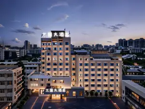 Xuchang Three Kingdoms Hotel (Pang Donglai Times Square Caowei Ancient City Branch)