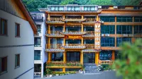 Shennongjia Yishan Xiaolou Homestay (Dajiuhu Pingqian Ancient Town Branch) Hotels near Banbi Rock