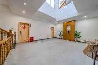 Geometric Qingsu High-end Holiday Homestay (Fenghuang Ancient City Hongqiao Branch) Hotel dekat Huangsi Bridge Ancient City