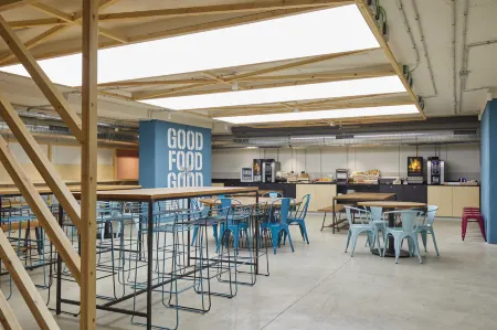 Unite Hostel Barcelona Отели рядом с достопримечательностью «Порт- Олимпик»