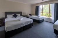 Golf Place Inn Wollongong Hotel di Oak Flats