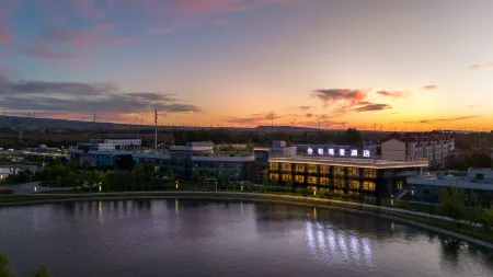 Burqin Sanshun Scenic Hotel Отели рядом с достопримечательностью «Cenial Folk Customs Park»