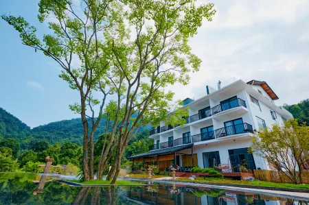 Pure Cloud Hotel Отели рядом с достопримечательностью «Jiulao Cave»