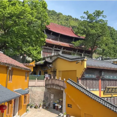 Jiuhua Mountain Zen Retreat