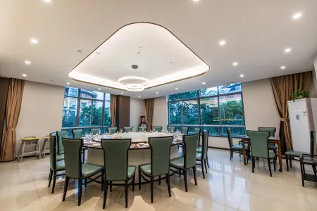 Weila Palace Hotel Отели рядом с достопримечательностью «Ningguo Nanshan Park»