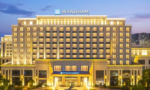 Wyndham Hotel Yushu River