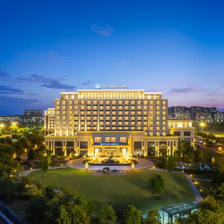 Wyndham Hotel Yushu River