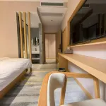 E-sports hotel in the spring breeze