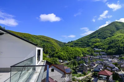 Tonglu Qingyuewu Homestay (OMG Heartbeat Paradise) Hotels near Qinxi Xianggu Scenic Area