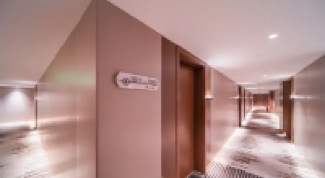 豐圓|MARTLIGHTLUXURYSHOTEL智能飯店（太原市親賢北街茂業天地店） 长风街附近的飯店
