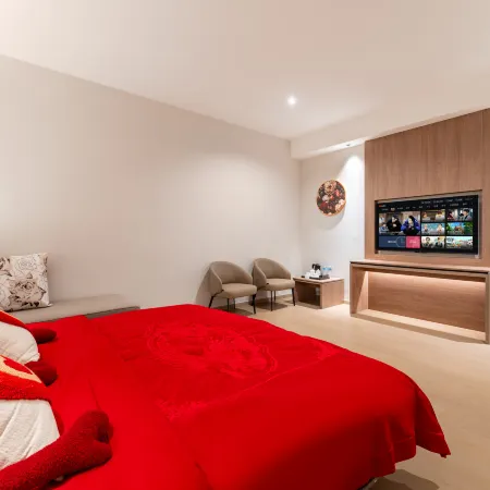 Quanfu Light Luxury Hotel (Kunming Anning Donghu Park Wuyue Plaza)