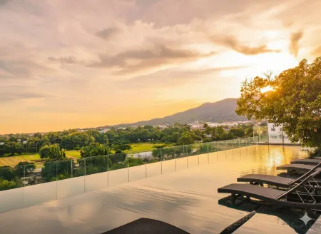 Mountain View@nimman12 Hotel & Resort Отели рядом с достопримечательностью «Roitawarabarn Baandhawalai - Porter house»