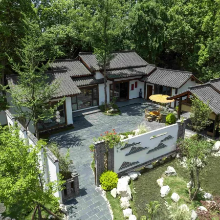Chengdu Xiaoya bathing pool B&B