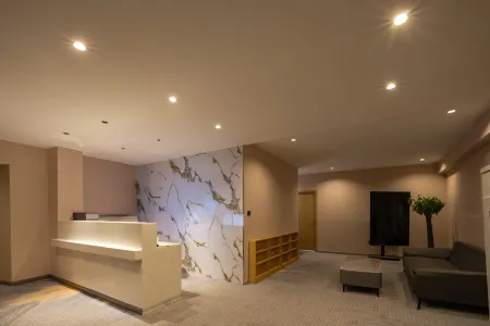 Oja Hotel Отели рядом с достопримечательностью «Wuhan Yangtze River Bridge»