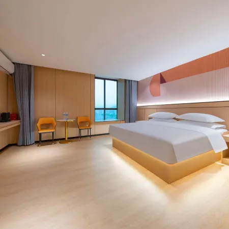 Longchuan Ouluo Light Luxury Hotel