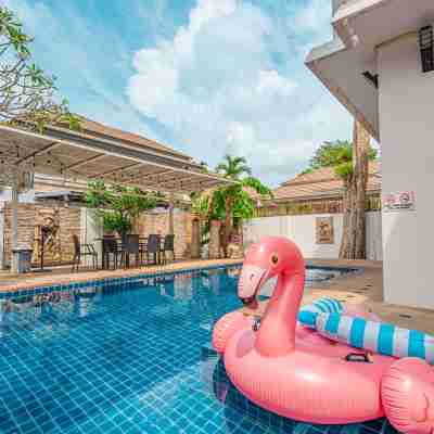 Thai Home 23 3BR near Hollywood Hotel Exterior