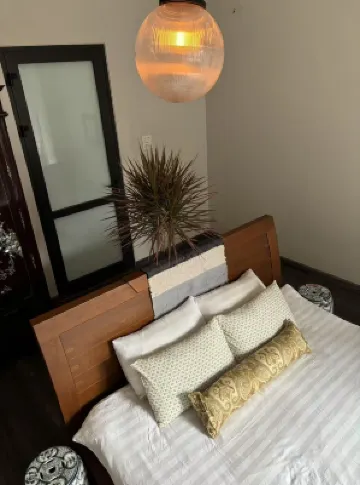 April 12| tổ phụ nữ Các khách sạn gần Lá Spa