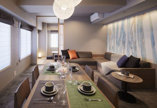 민 기요미즈 고조 실내