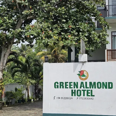 Green Almond Hotel โรงแรมใกล้หาด Dalawella Beach